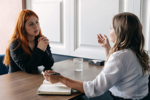 counselor explaining to patient meth addiction