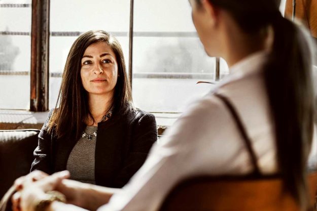 3-5-Advantages-of-Individual-Therapy- (1) woman gets individual therapy