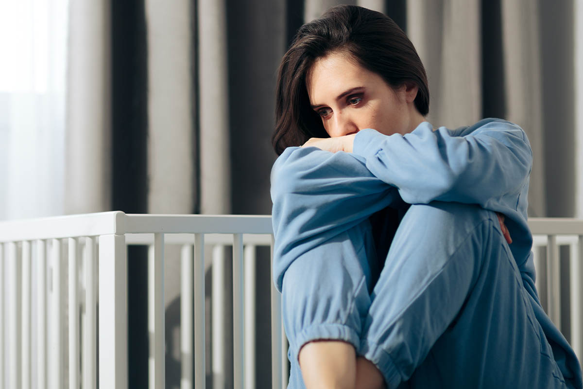 Understanding Female Trauma Symptoms (1) Woman sits as she exhibits female trauma symptoms