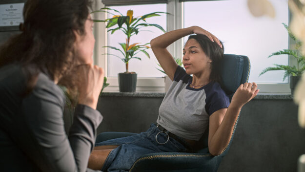 Why are Opioids so Addictive Woman talks to theraist about why opioids are addictive
